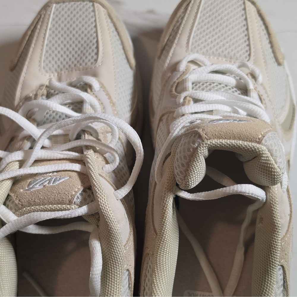 Avia Beige/White Leather Low Top Lace Up Women's Athletic Sneakers Odor Ctrl